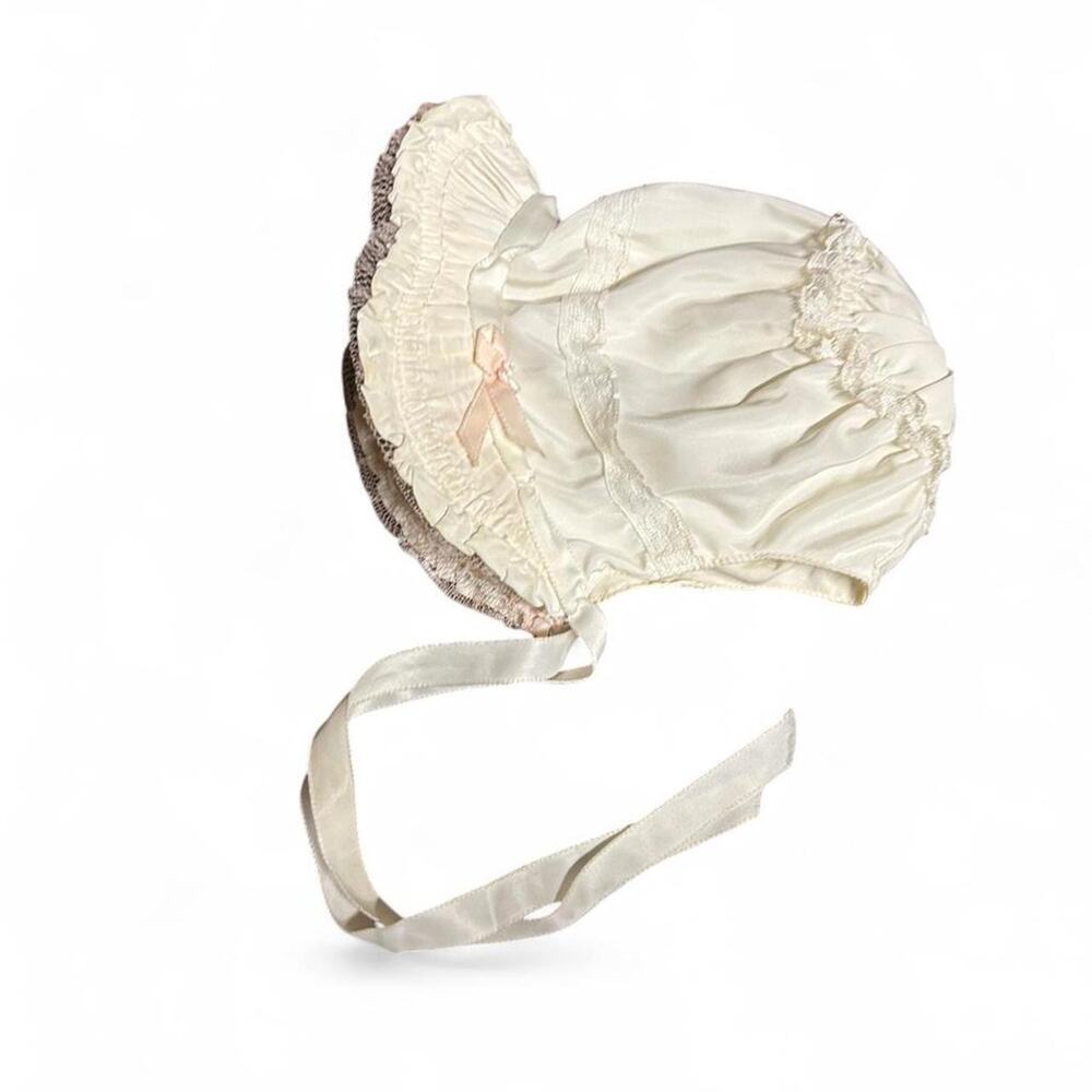 Toddler Antique 1930s white layered cotton and lace ruffled baby toddler bonnet